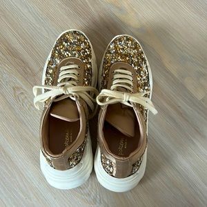 Very lightly worn Italian sneakers that sparkle!!